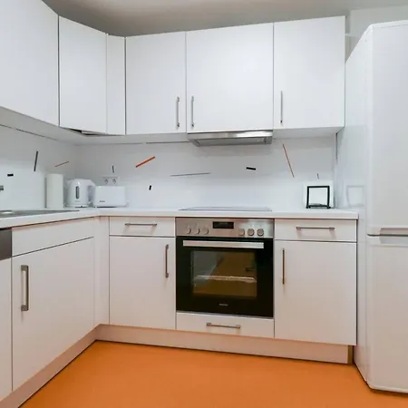 Stylish & Comfy Private At City Center Shared Bathroom, Kitchen, Diningroom Apartman