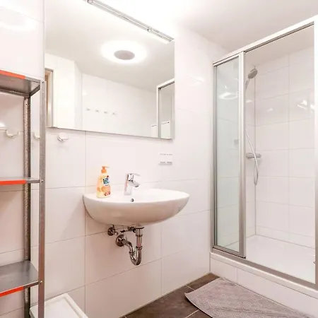 Stylish & Comfy Private At City Center Shared Bathroom, Kitchen, Diningroom *