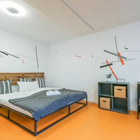 Stylish & Comfy Private At City Center Shared Bathroom, Kitchen, Diningroom Apartman