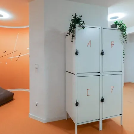 Stylish & Comfy Private At City Center Shared Bathroom, Kitchen, Diningroom Apartman *