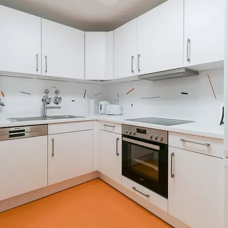 Stylish & Comfy Private At City Center Shared Bathroom, Kitchen, Diningroom