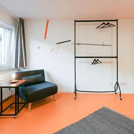 Stylish & Comfy Private At City Center Shared Bathroom, Kitchen, Diningroom Apartman Mannheim